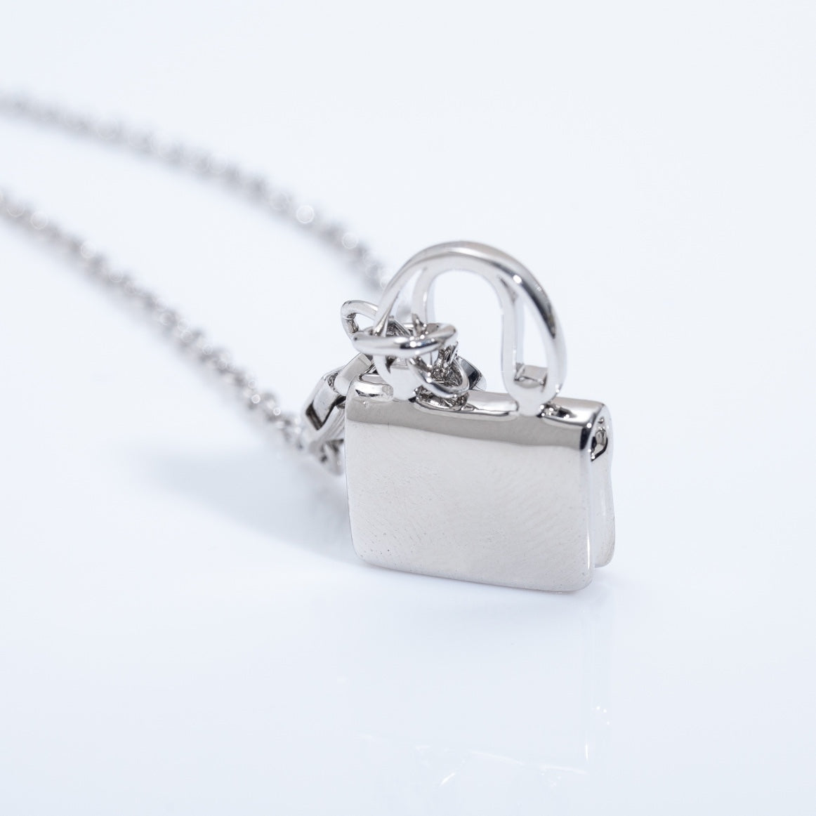 HERMES AMULETTE CONSTANCE PEDANT SILVER NECKLACE