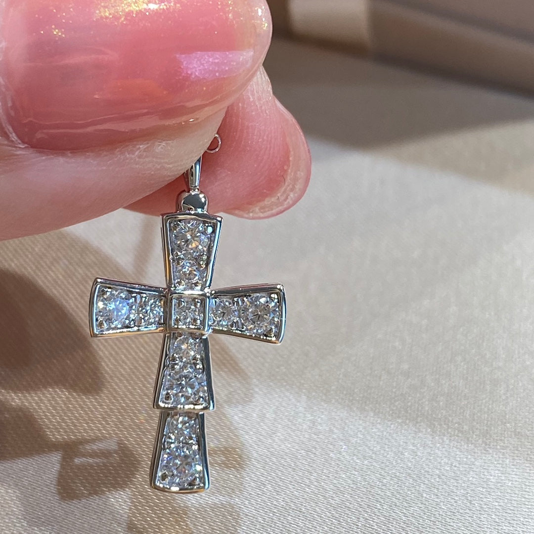BVLGARI CROCE PEDANT DIAMOND NECKLACE