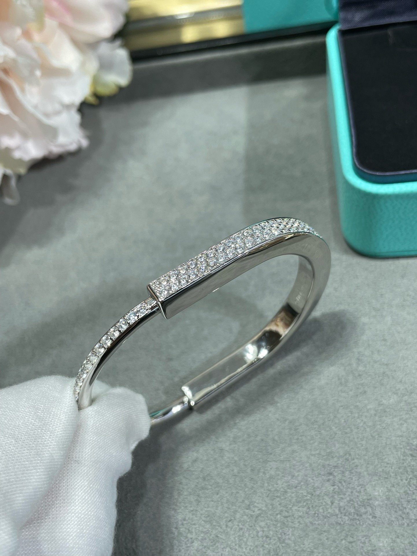 TIFFANY LOCK BRACELET DIAMOND PAVED