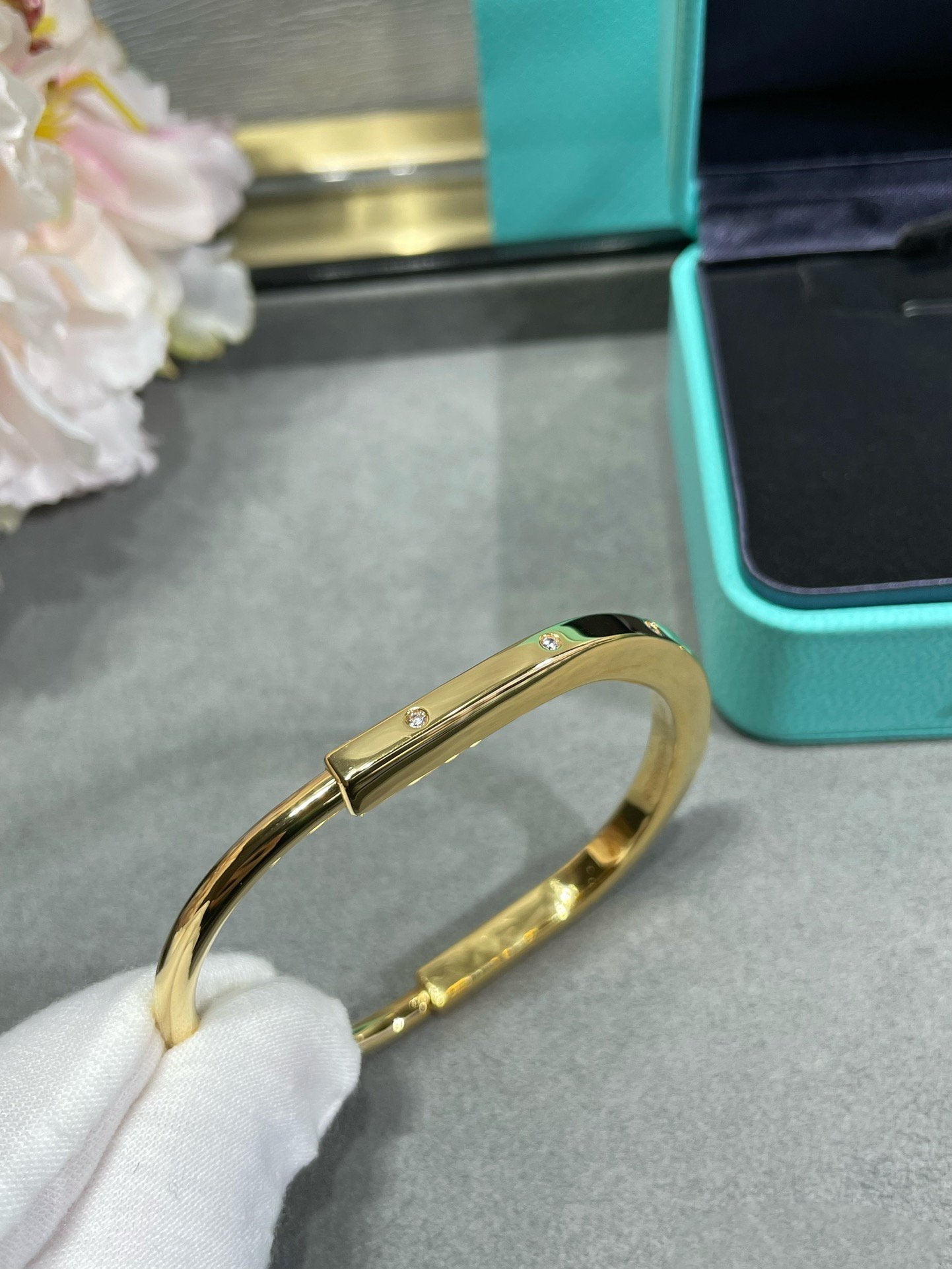 TIFFANY LOCK BRACELET 8 DIAMOND