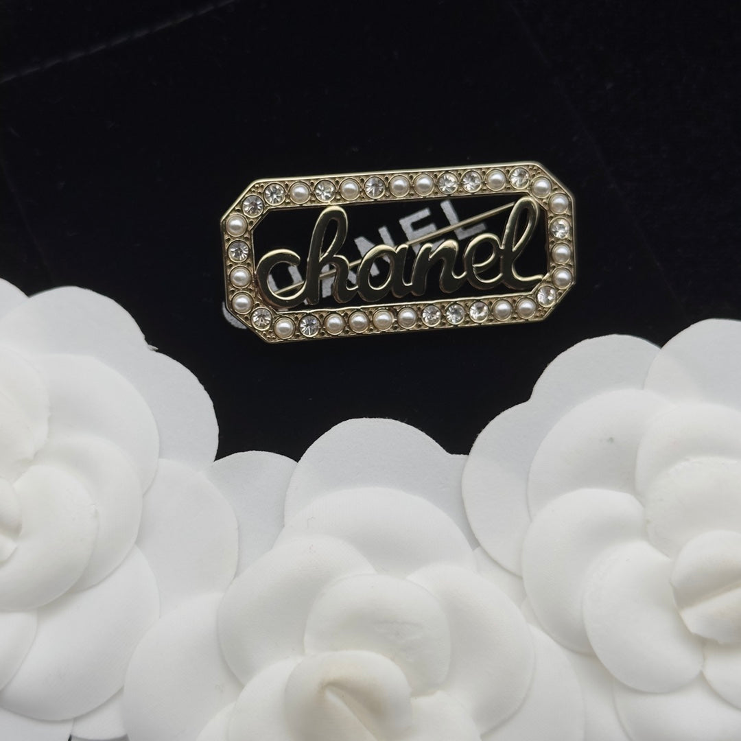 Chanel Brooch Gold 182072