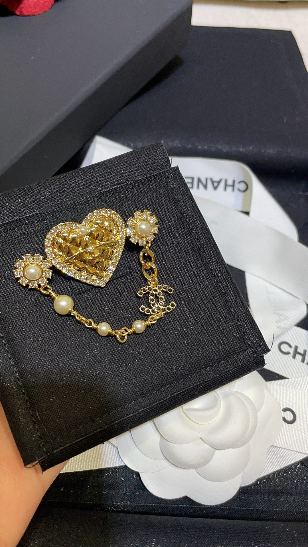 Chanel Brooch Gold 163085