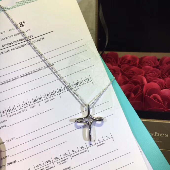 TIFFANY CROSS NECKLACE STERLING SILVER MATERIAL