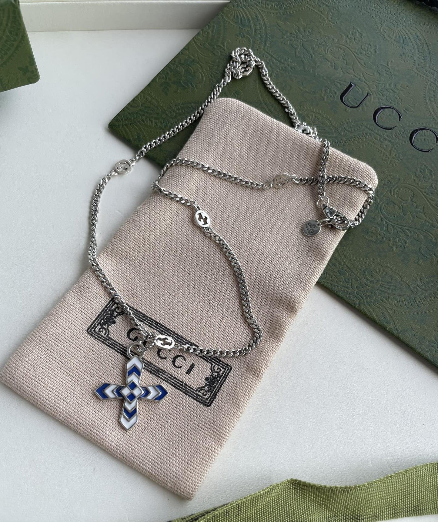GUCCI GG WOMEN'S NECKLACE WITH CROSS MOTIF PENDANT