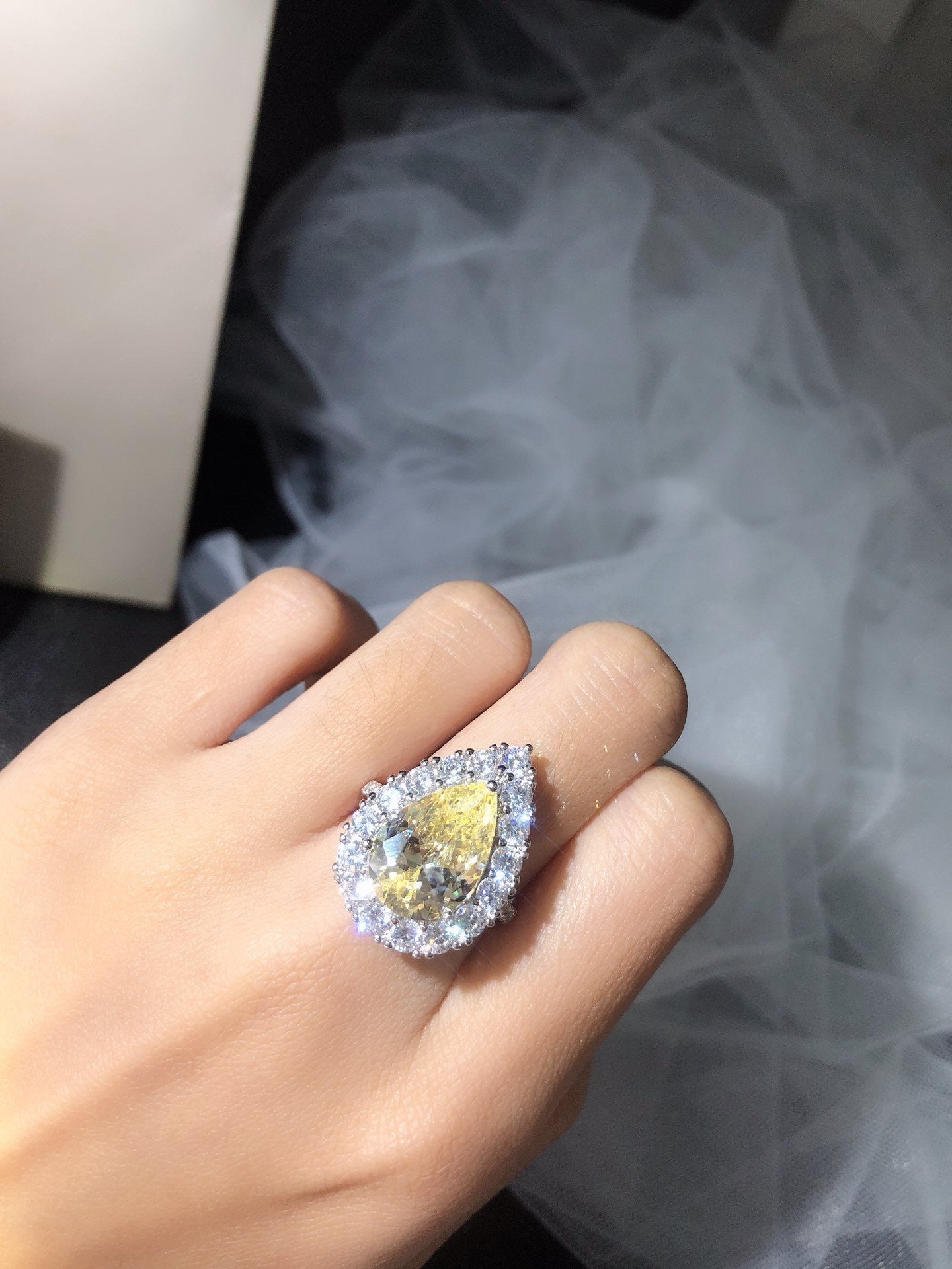 GRAFF CONSTELLATION PEAR SHAPE YELLOW SILVER DIAMOND RING