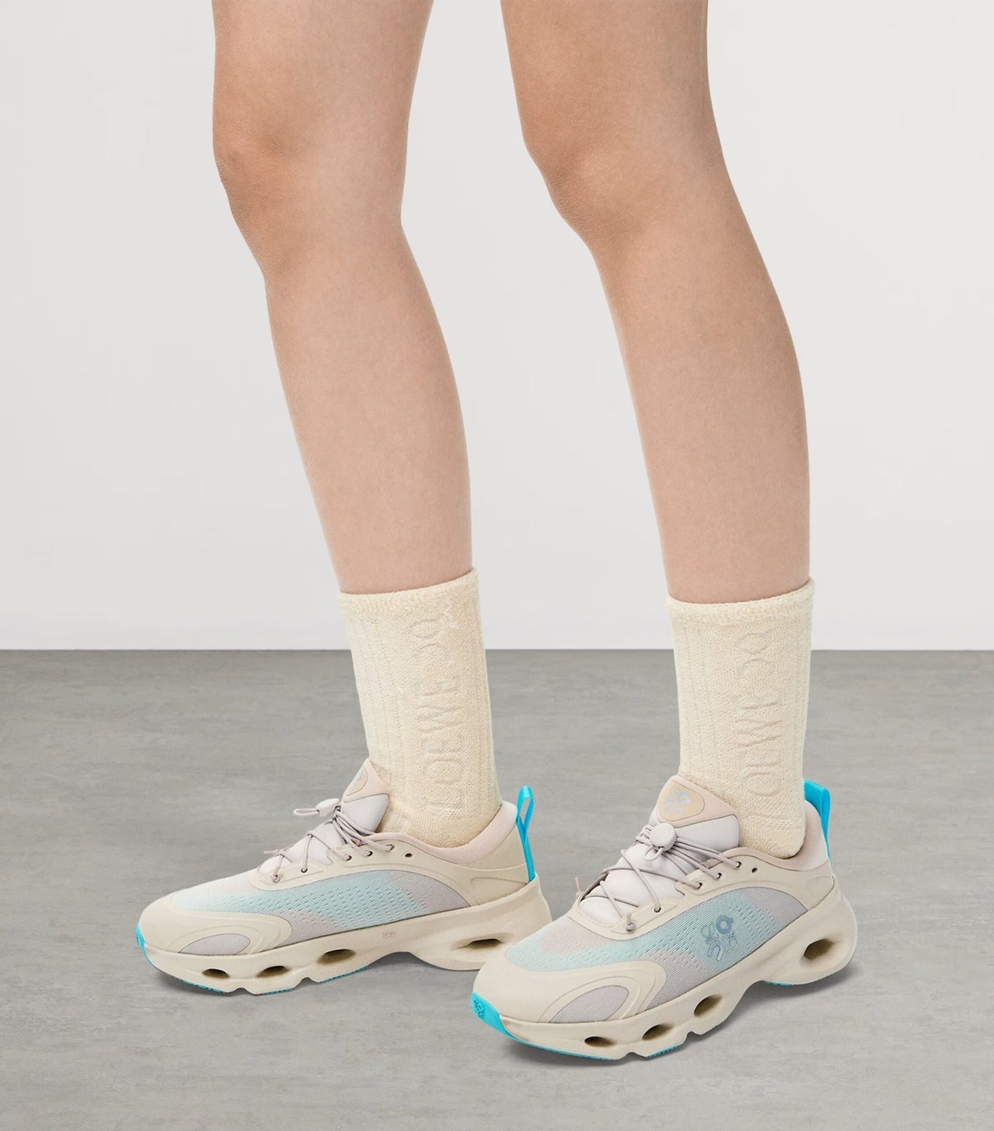 ON Running Cloudsolo LOEWE Sand | Turquoise 闂備胶鍋ㄩ崕濠氬箯缁嬬⒓nd | Turquoise