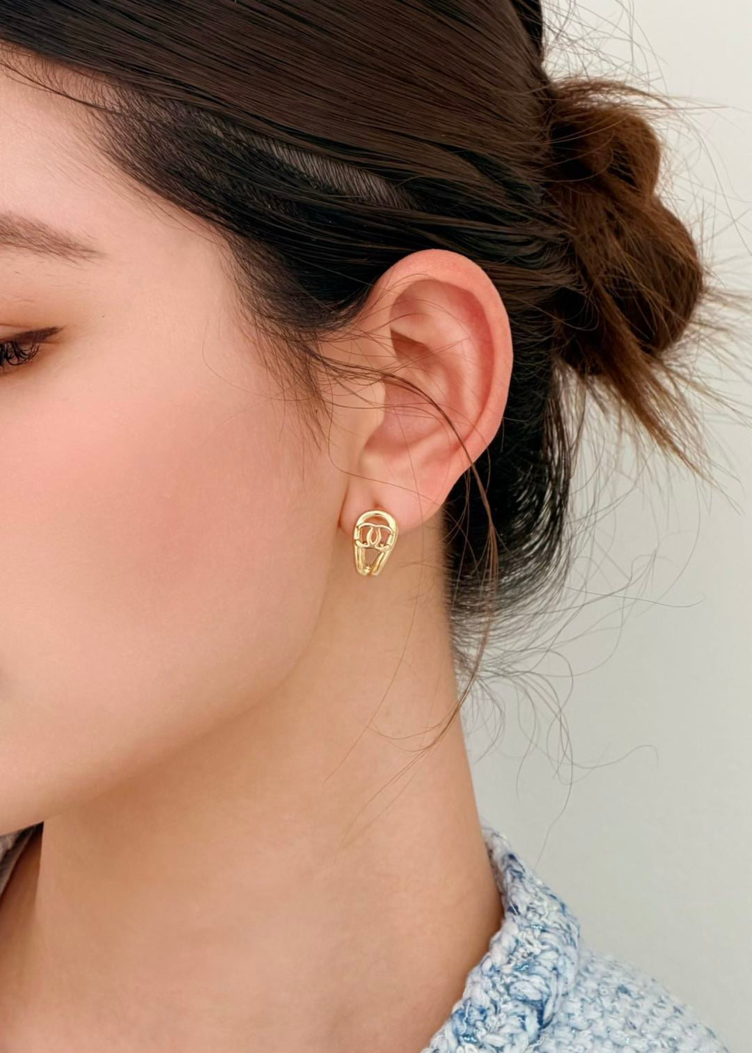 Chanel 2026 Hollowed-Out Chanel Gold Teardrop Earrings