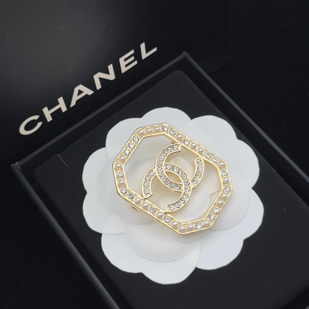 Chanel Brooch Gold 183383