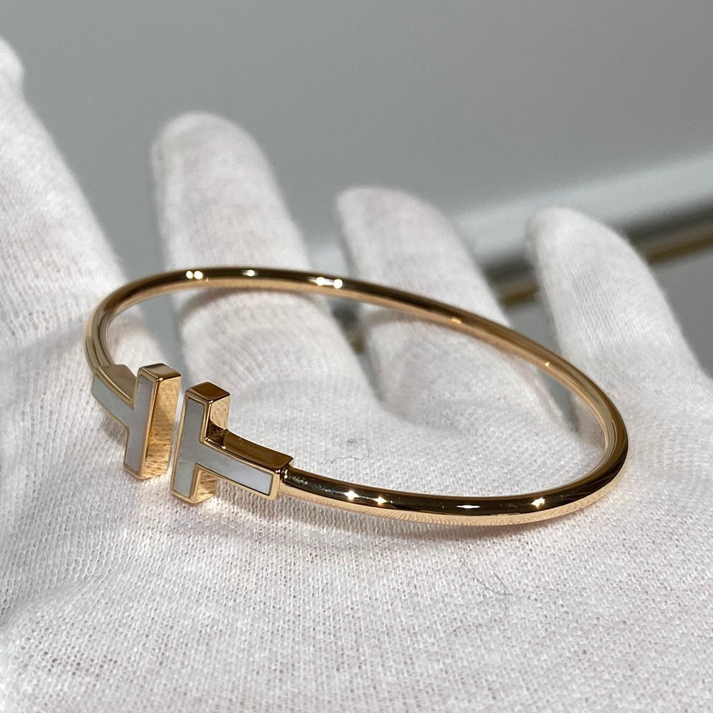 TIFFANY T BRACELET 1.8MM MOP PINK GOLD