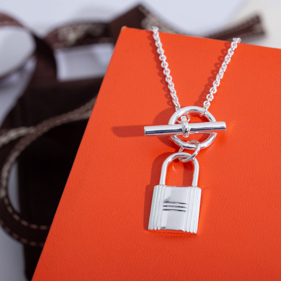 HERMES KELLY PEDANT SILVER