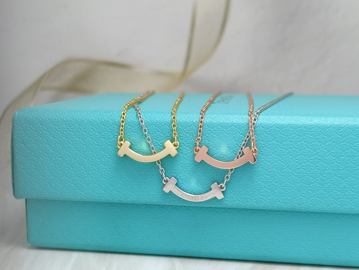 TIFFANY MINI SMILE PEDANT NECKLACE