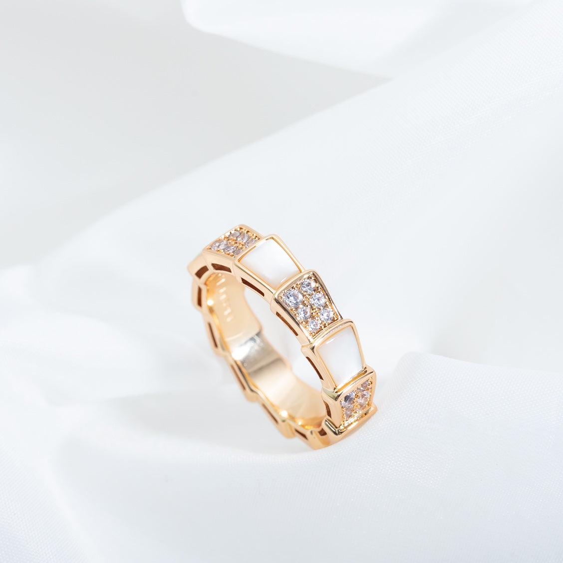 BVLGARI SERPENTI RING PINK GOLD MOP DIAMOND PAVED 4MM