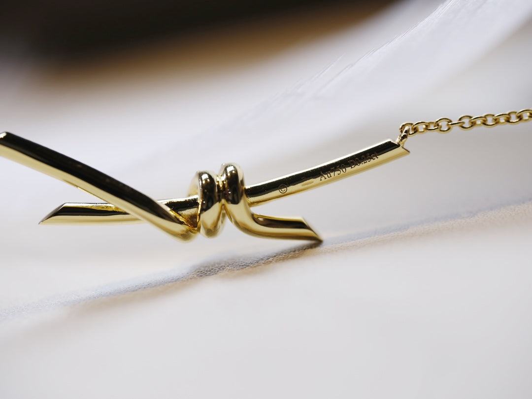 TIFFANY KNOT NECKLACE GOLD DIAMONDS