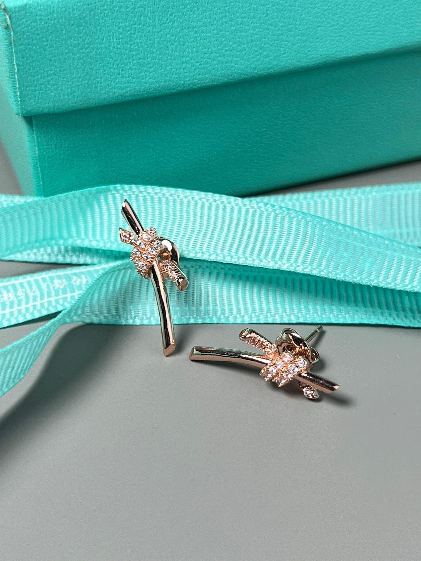 TIFFANY KNOT EARRINGS PINK GOLD DIAMOND