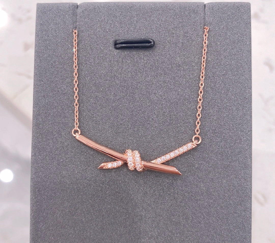 TIFFANY KNOT NECKLACE DIAMONDS