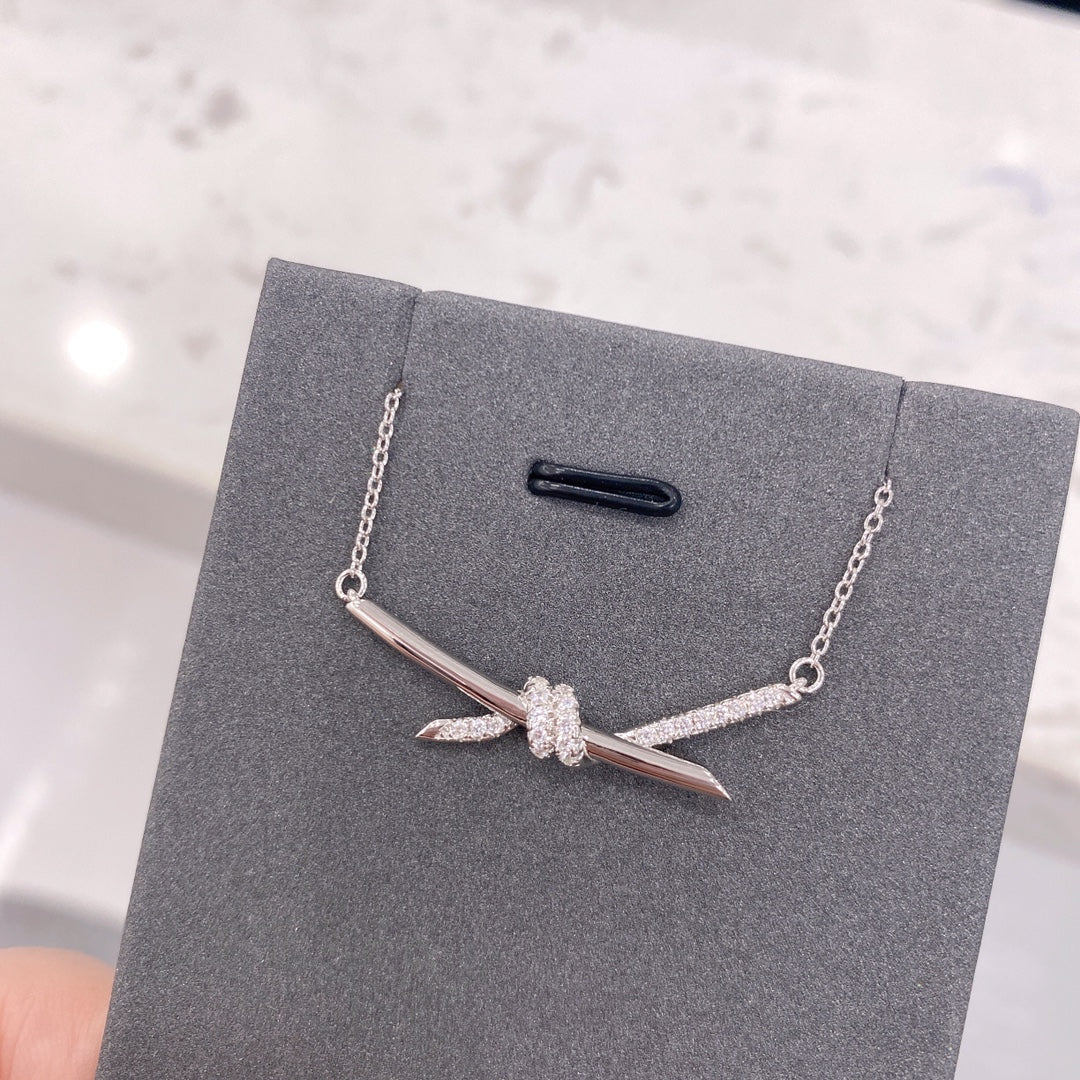 TIFFANY KNOT NECKLACE DIAMONDS