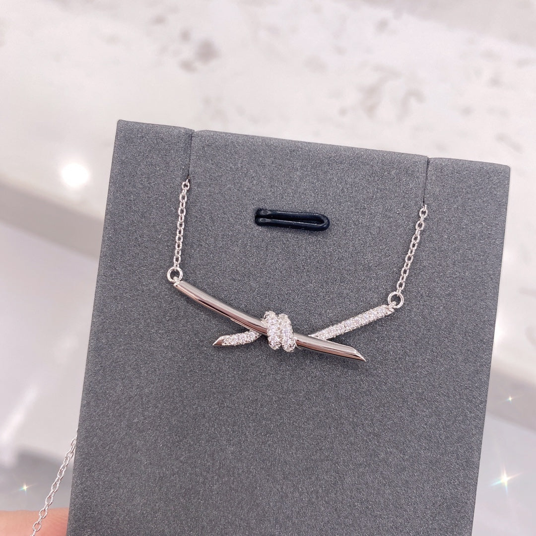 TIFFANY KNOT NECKLACE DIAMONDS