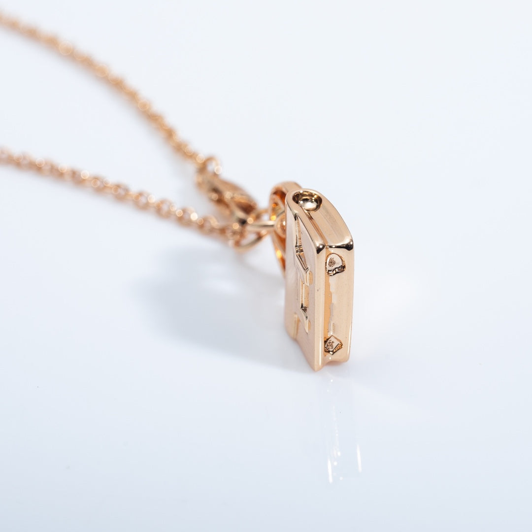 HERMES AMULETTE PEDANT PINK GOLD NECKLACE