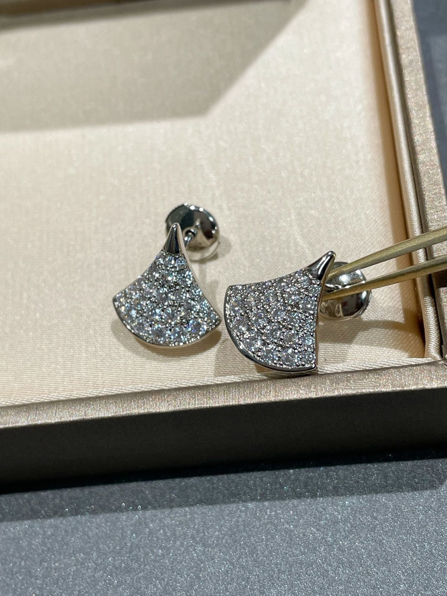BVLGARI DREAM STUD EARRINGS DIAMOND