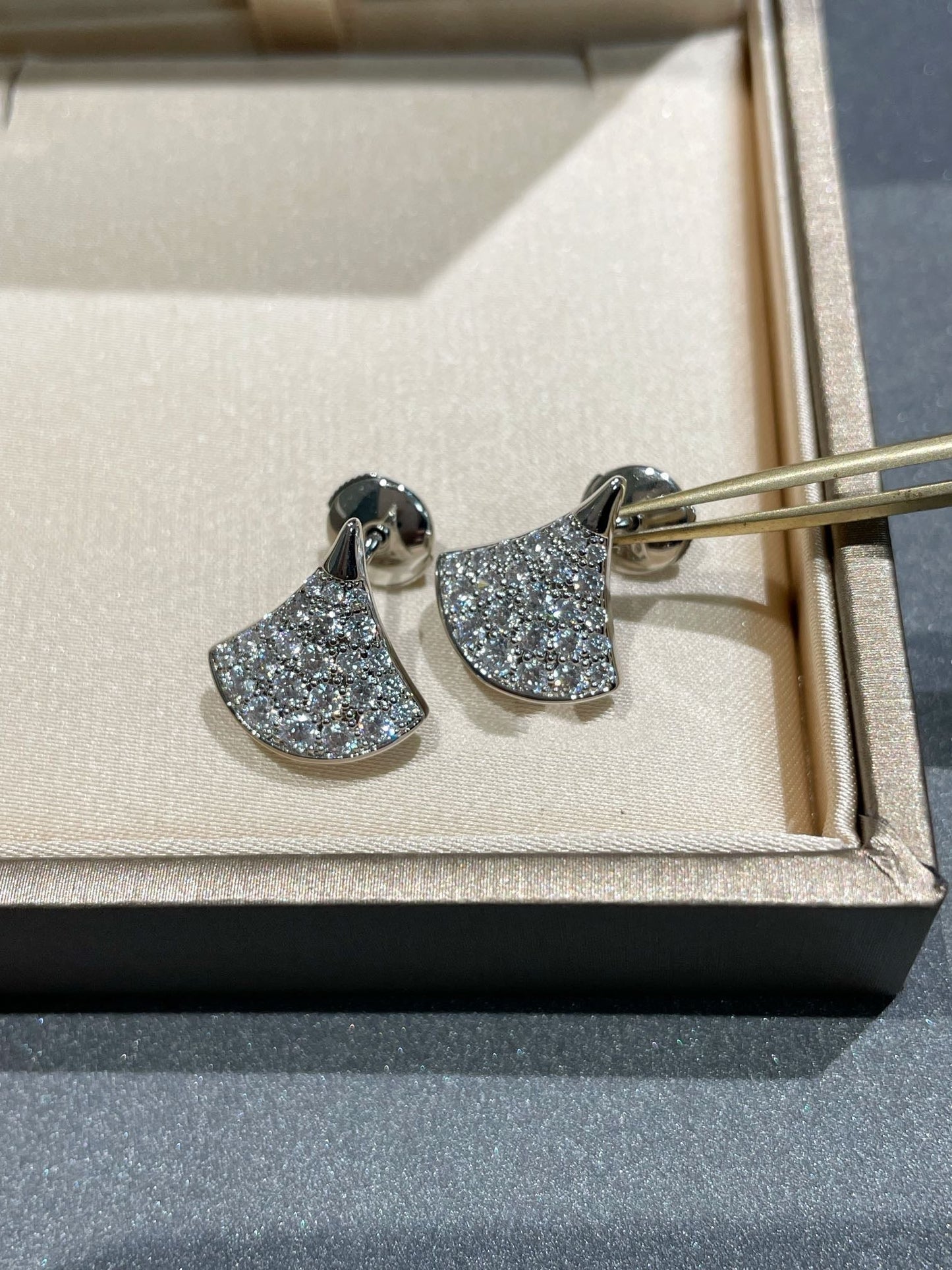 BVLGARI DREAM STUD EARRINGS DIAMOND