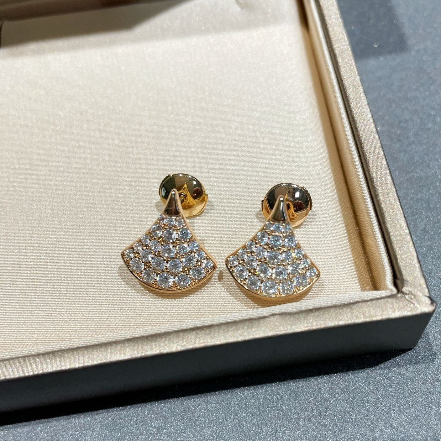 BVLGARI DREAM STUD EARRINGS DIAMOND
