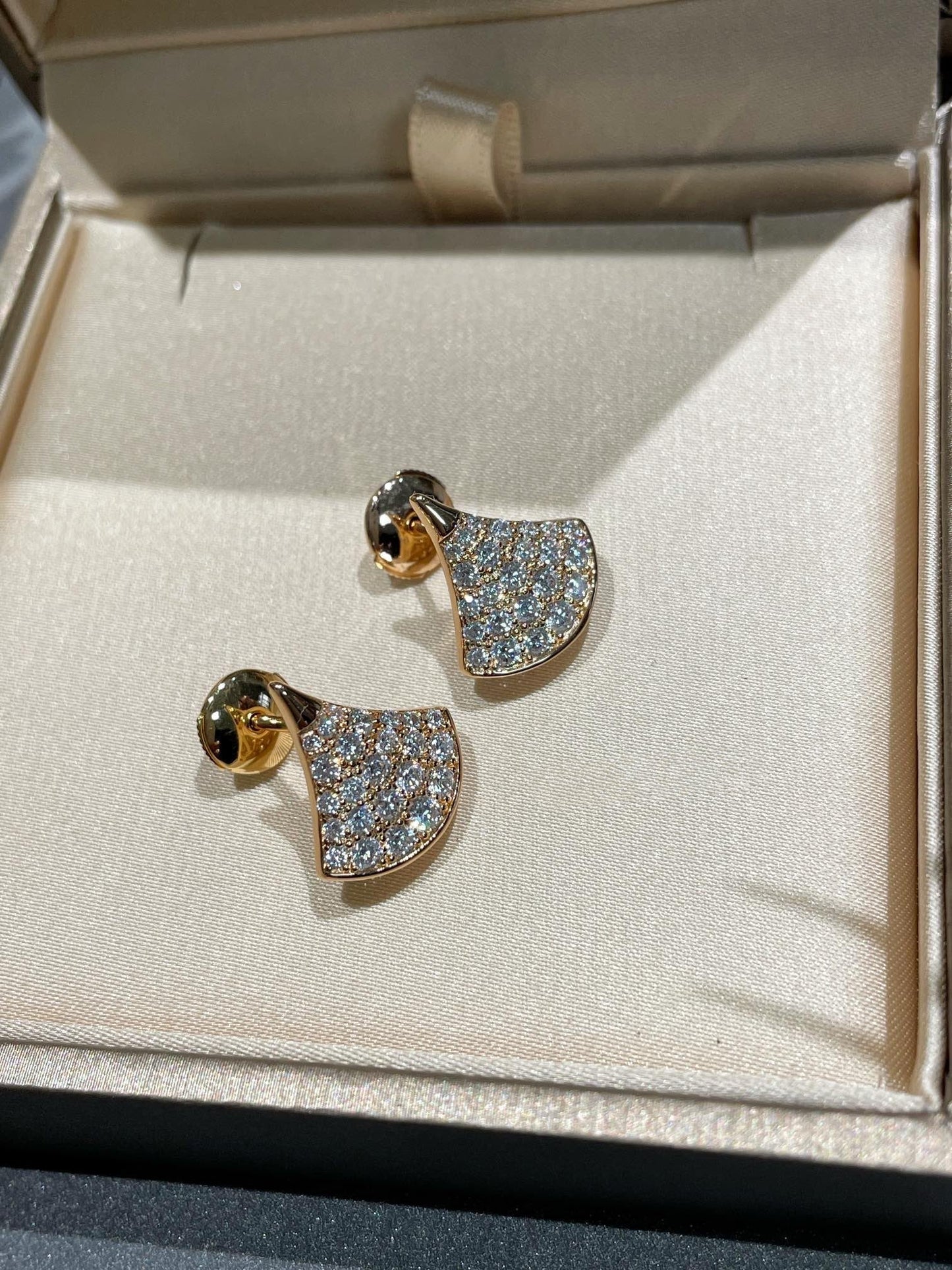 BVLGARI DREAM STUD EARRINGS DIAMOND
