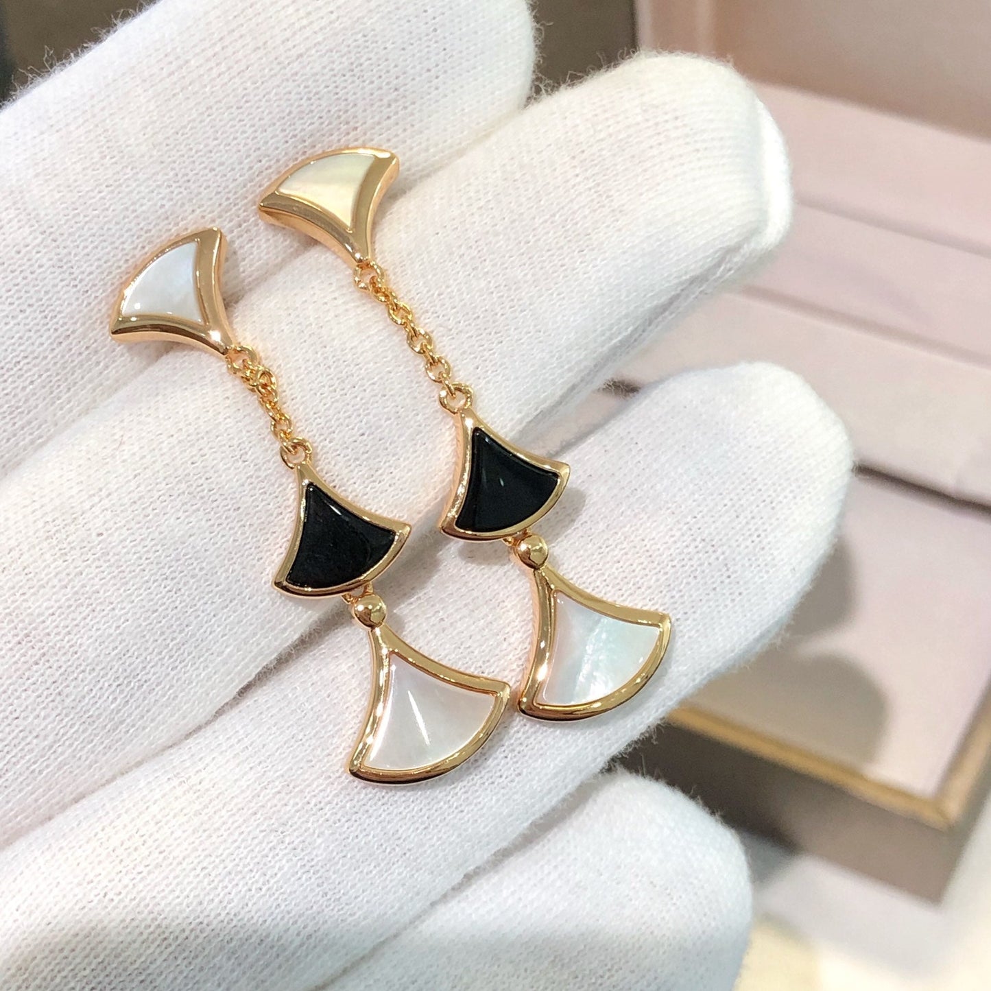 BVLGARI DREAM EARRINGS 3 MOTIFS ONYX MOP PINK GOLD