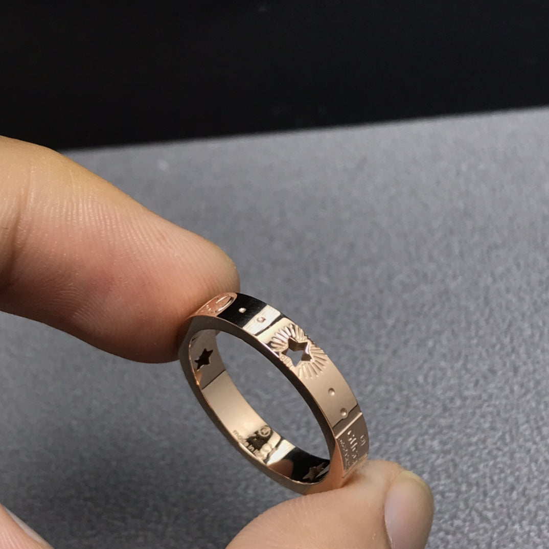 GUCCI ICON RING WITH STAR