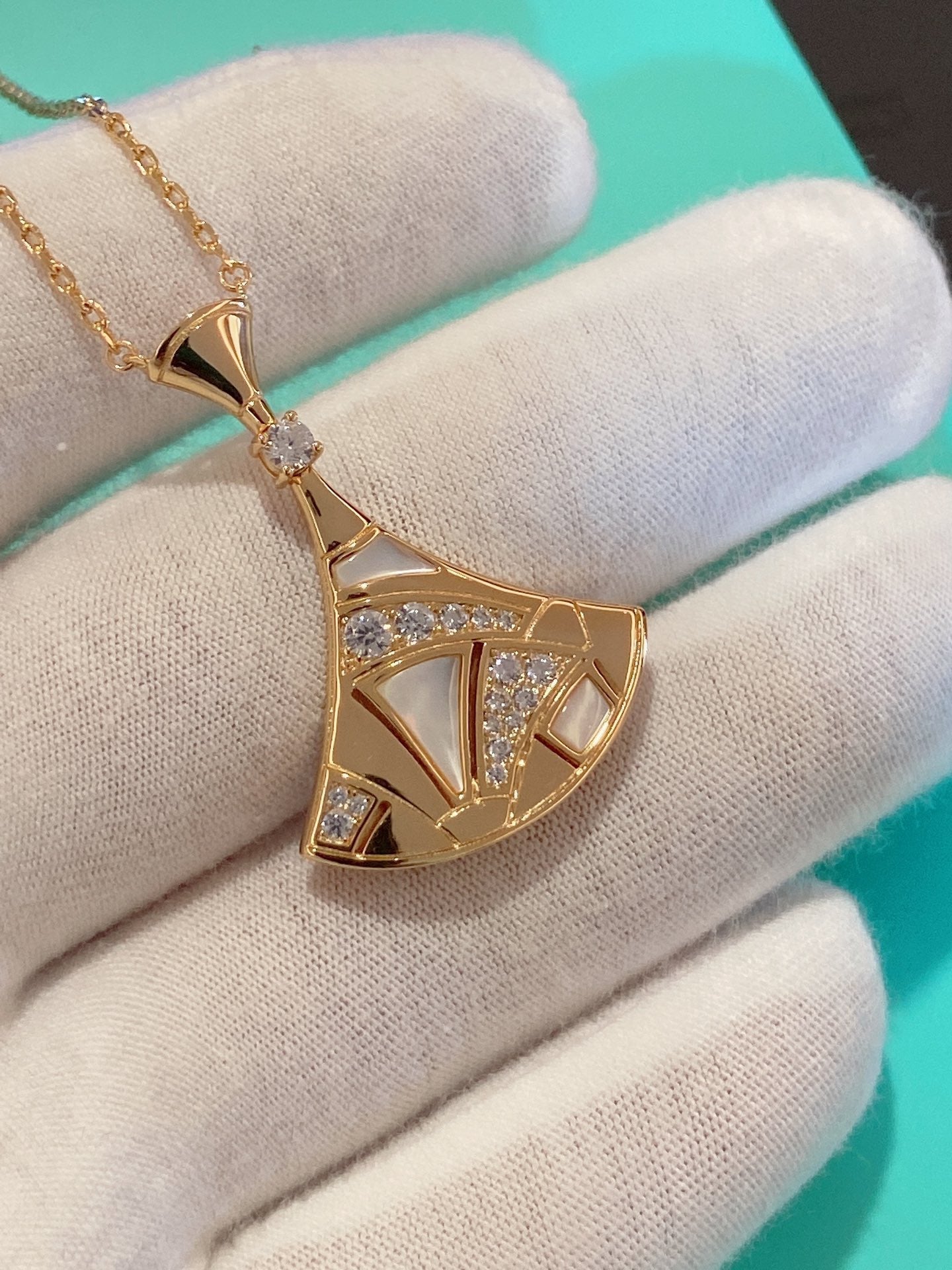 BVLGARI DREAM MOP DIAMOND GOLD NECKLACE