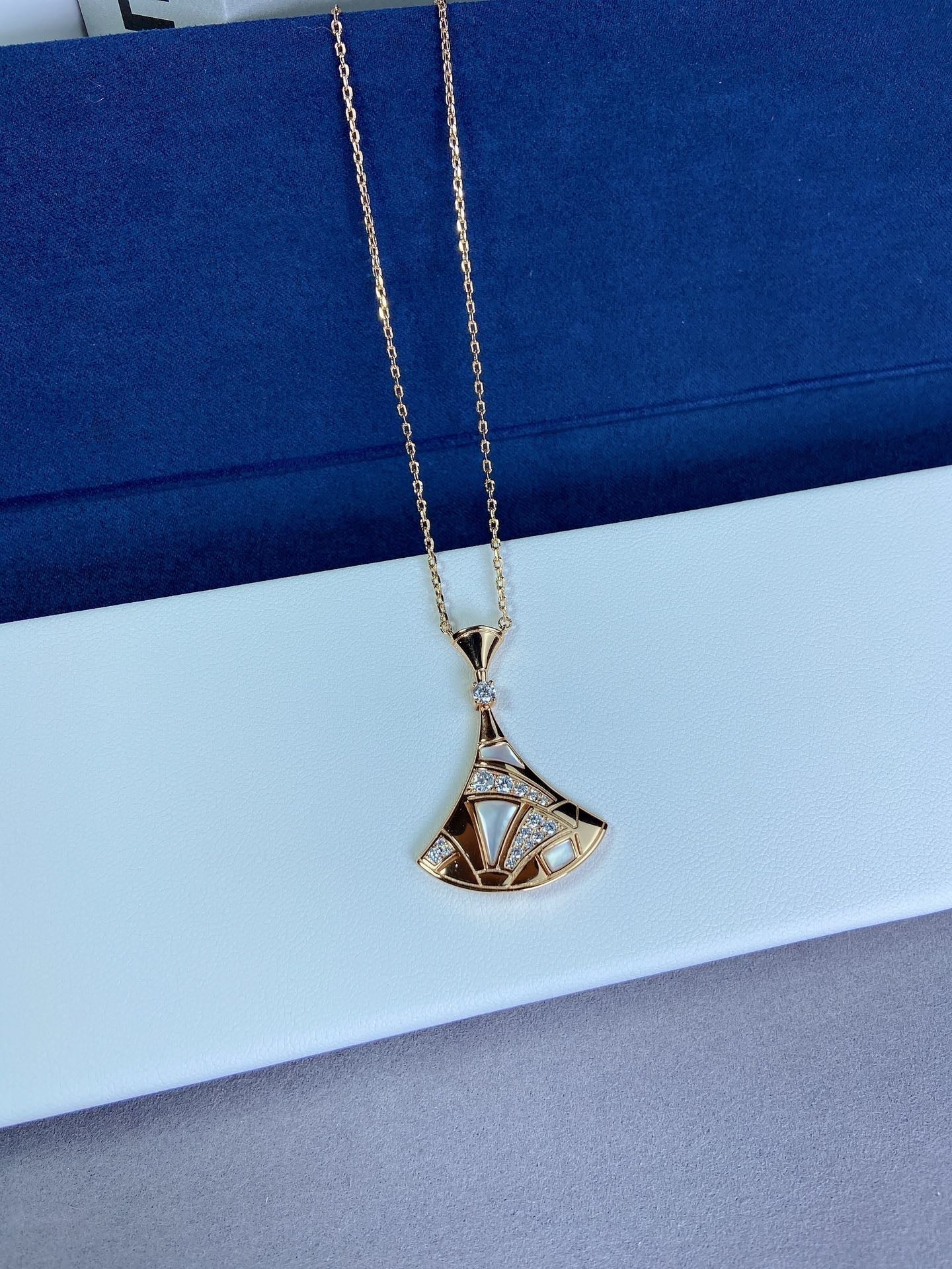 BVLGARI DREAM MOP DIAMOND GOLD NECKLACE