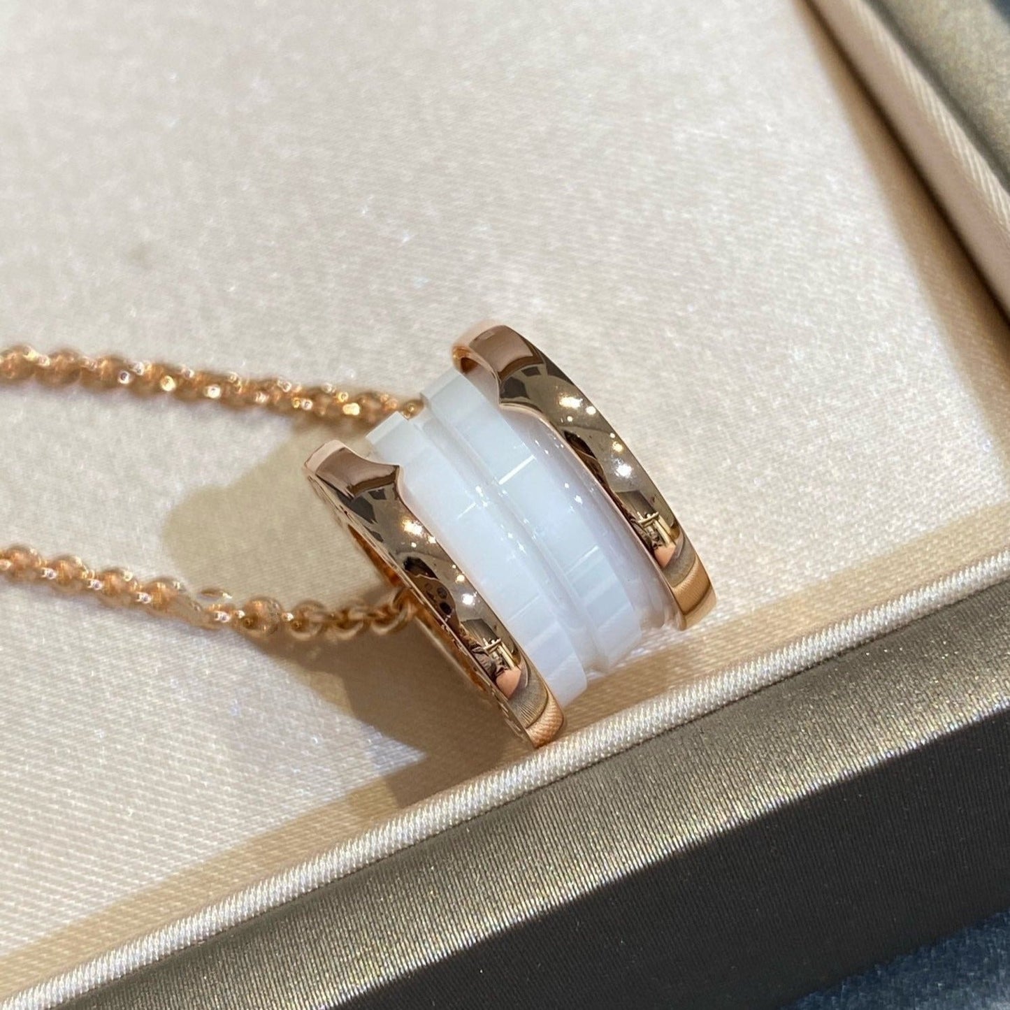 BVLGARI ZERO 1 WHITE CERAMIC PINK GOLD NECKLACE