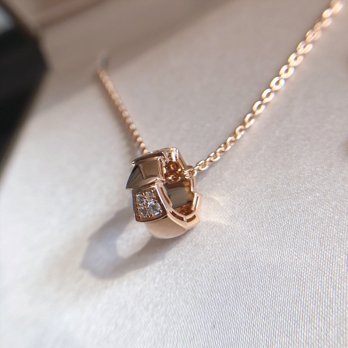 BVLGARI SERPENTI PEDANT DIAMOND PINK GOLD NECKLACE