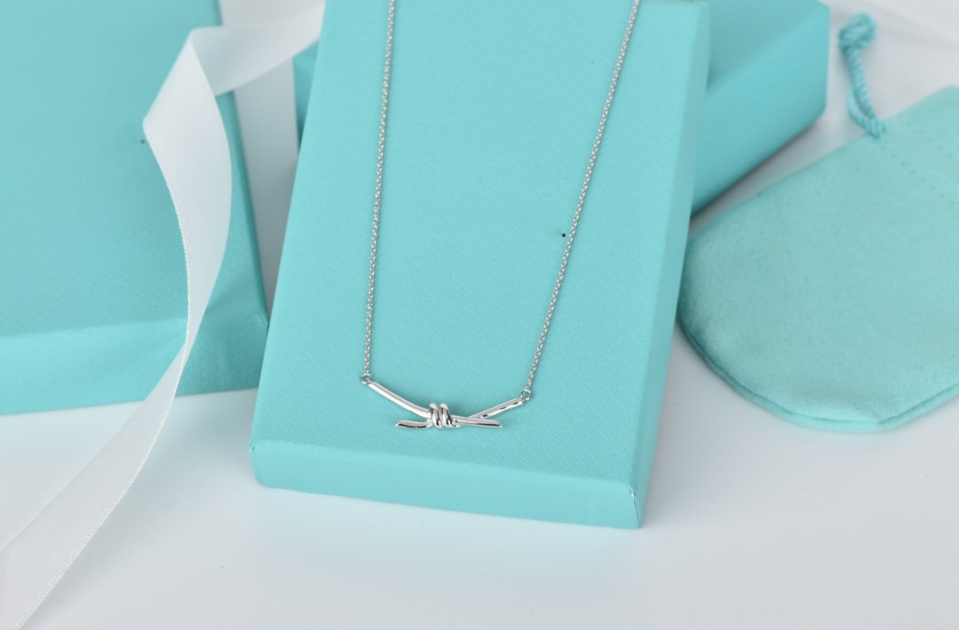 TIFFANY KNOT NECKLACE
