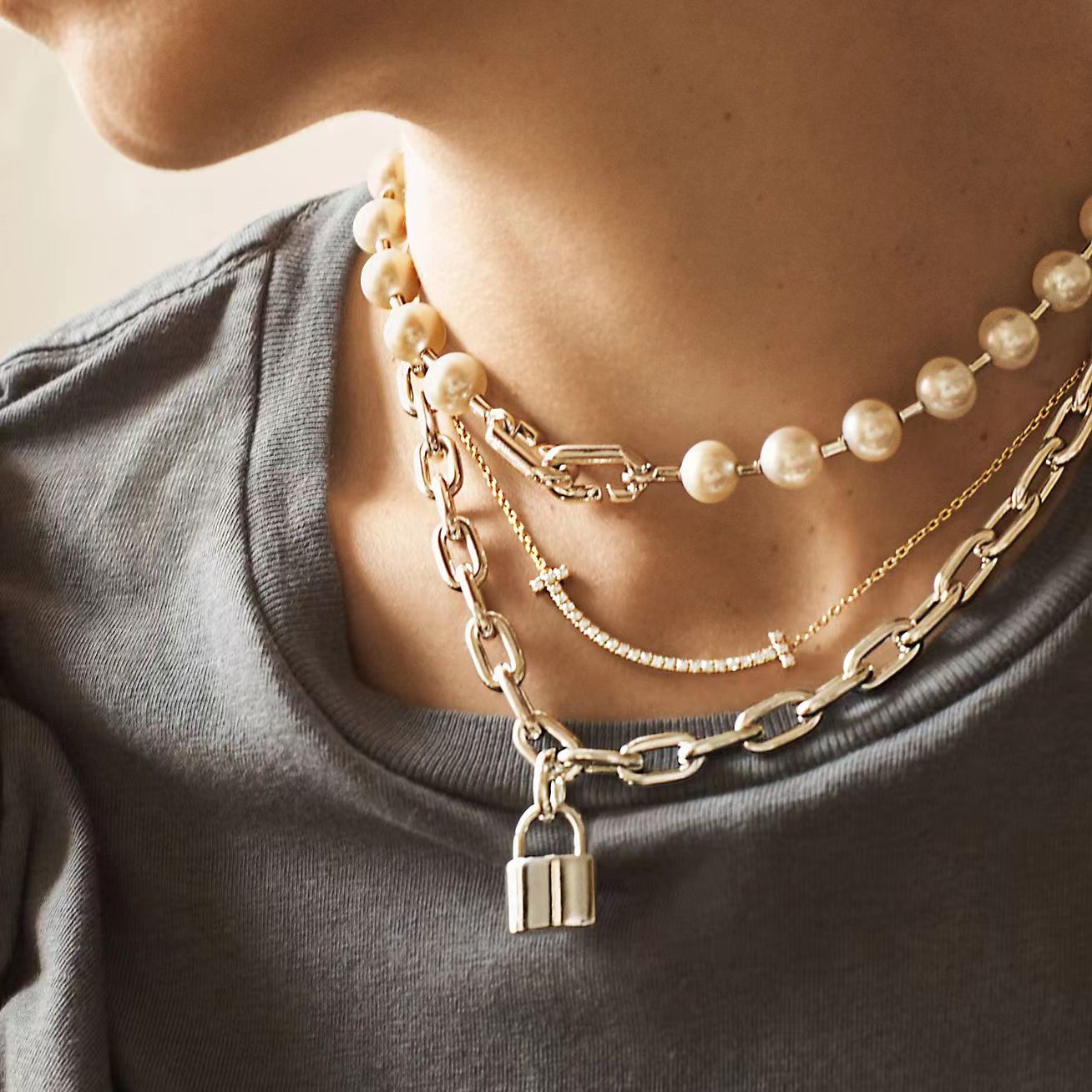 TIFFANY HARDWEAR PEARL WRAP NECKLACE