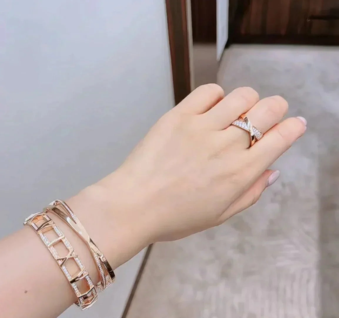TIFFANY NARROW HINGED BANGLEIN WITH DIAMONDS SMALL