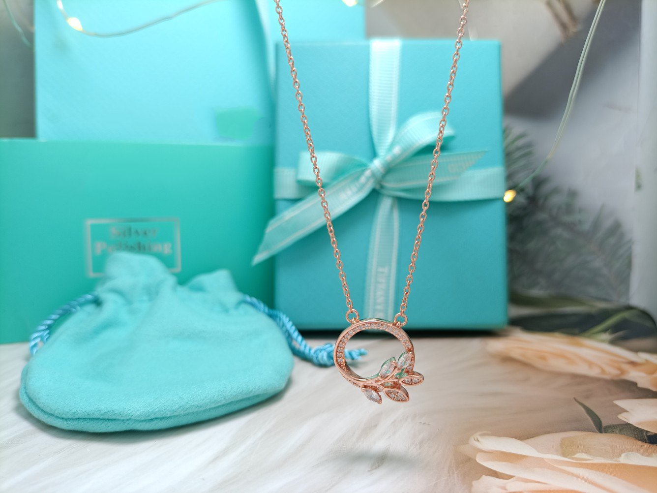 TIFFANY DIAMOND VINE CIRCLE PENDANT PLATINUM NECKLACE