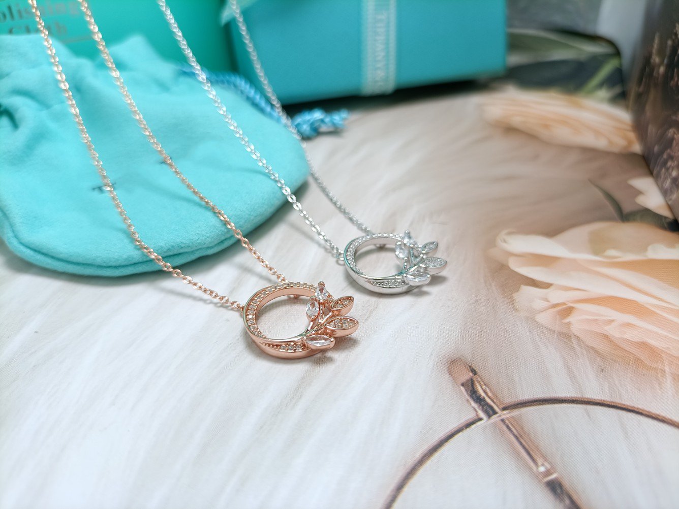 TIFFANY DIAMOND VINE CIRCLE PENDANT PLATINUM NECKLACE