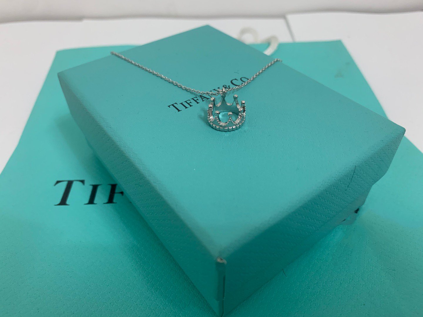 TIFFANY CROWN NECKLACE MECARI