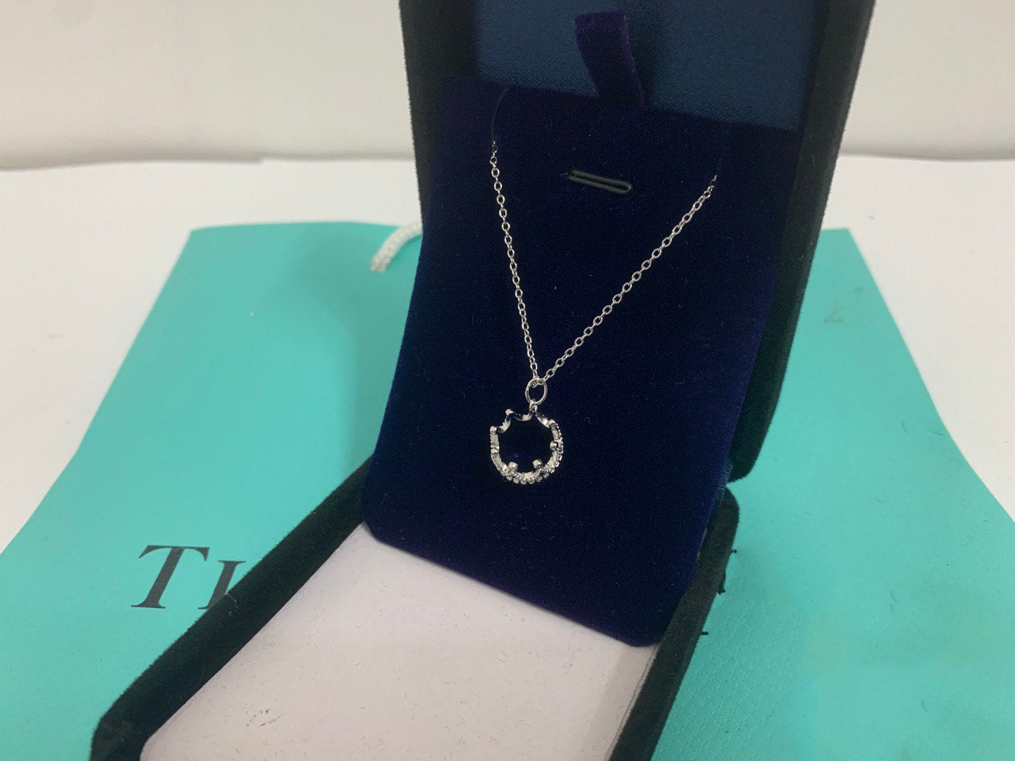 TIFFANY CROWN NECKLACE MECARI