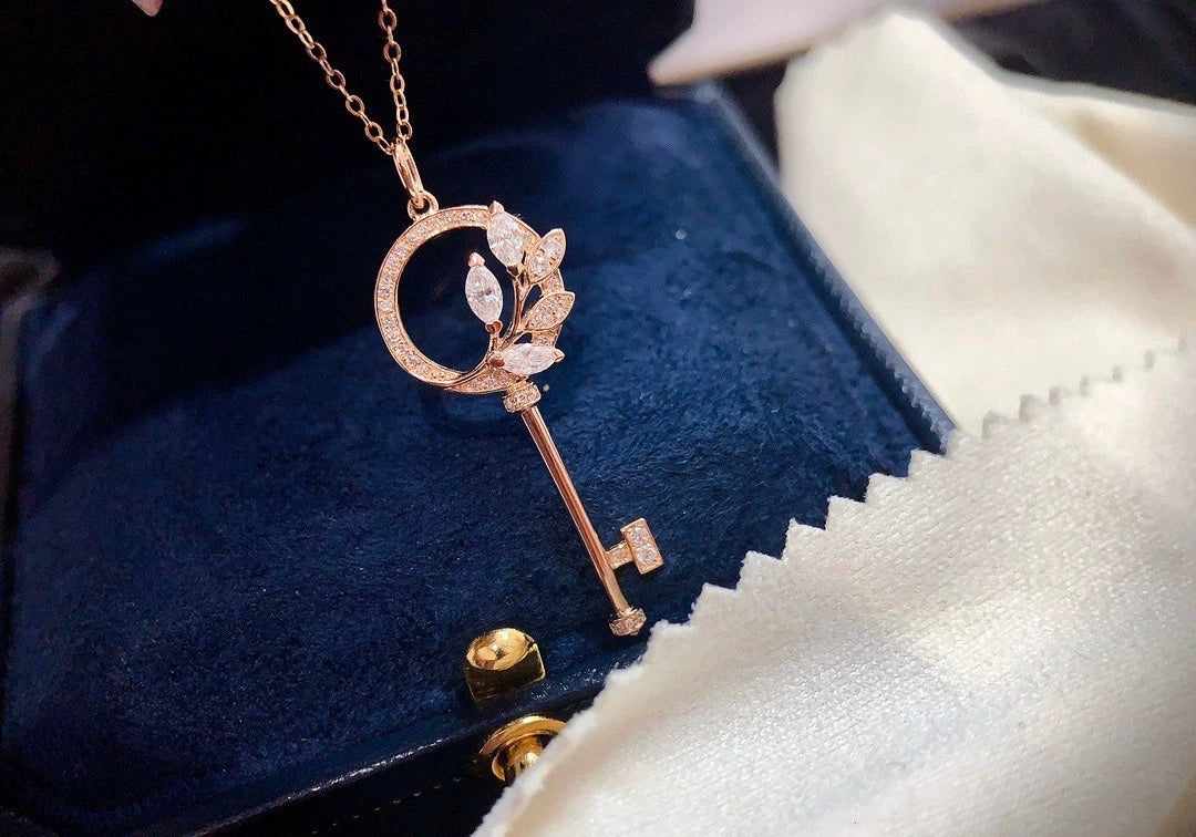 TIFFANY VICTORIA  DIAMOND PINK GOLD VINE CIRCLE KEY NECKLACE