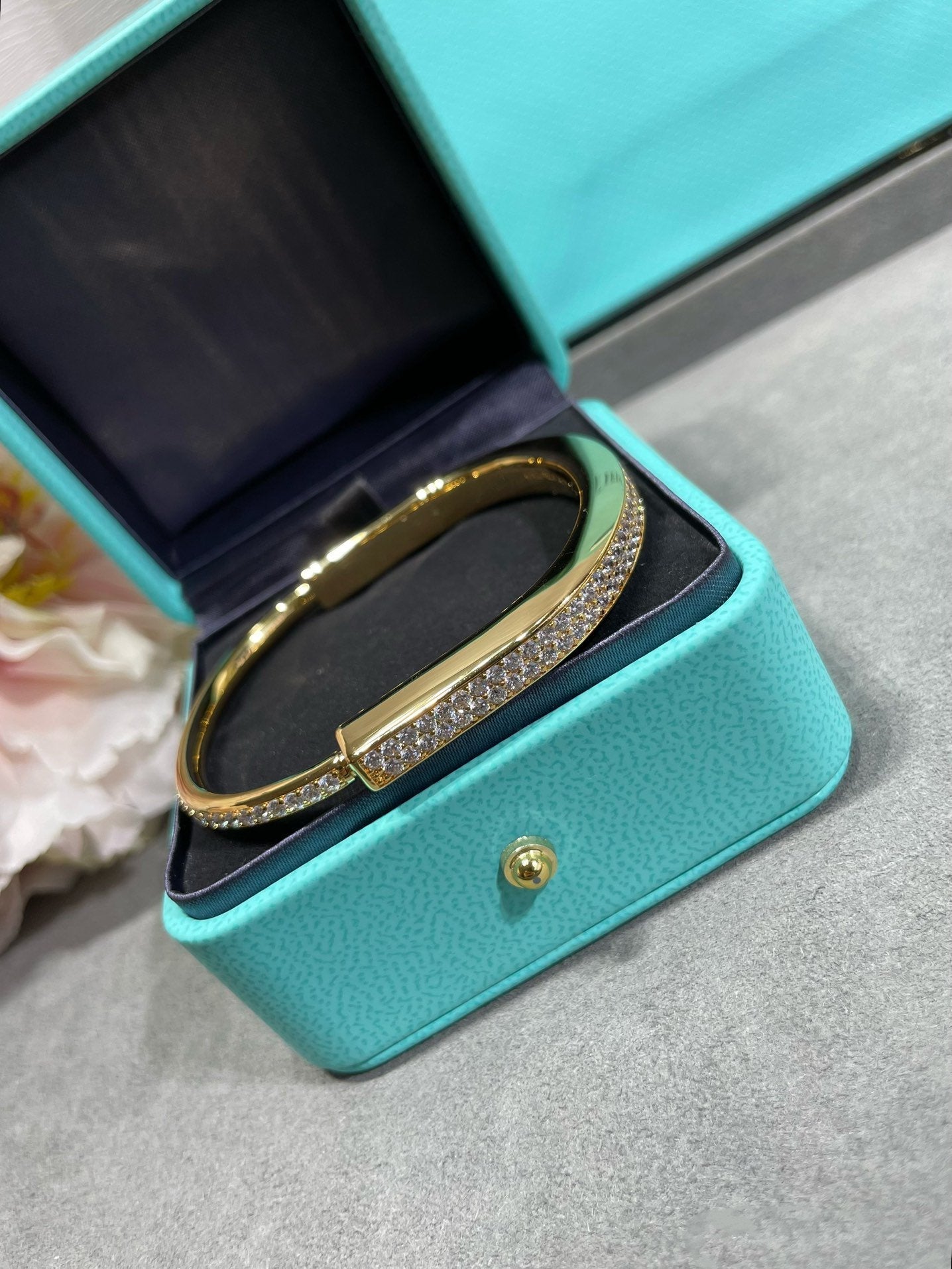 TIFFANY LOCK BRACELET DIAMOND PAVED