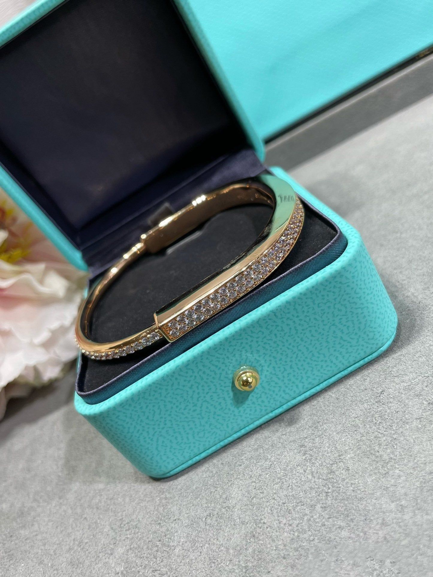 TIFFANY LOCK BRACELET DIAMOND PAVED