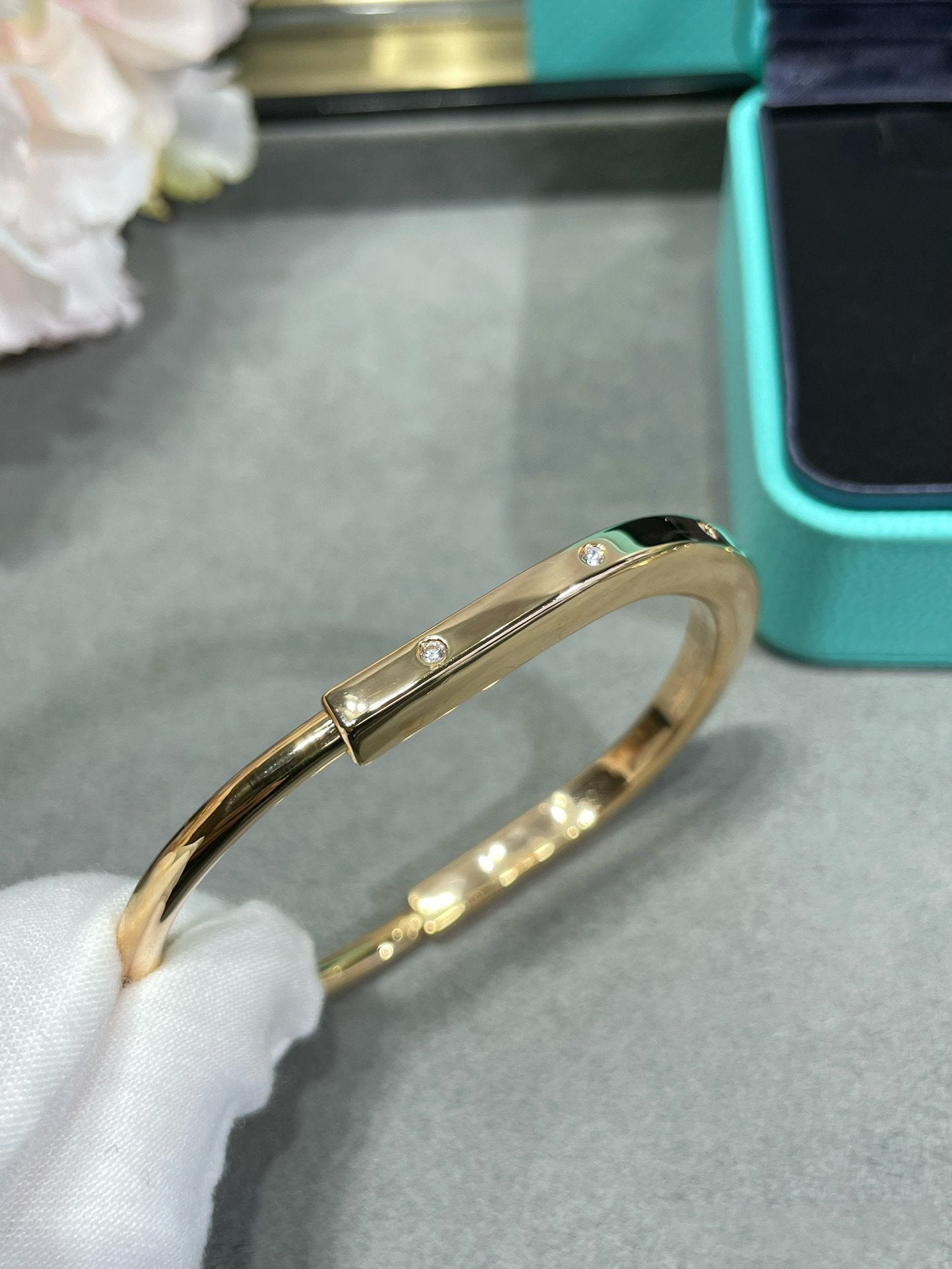 TIFFANY LOCK BRACELET 8 DIAMOND