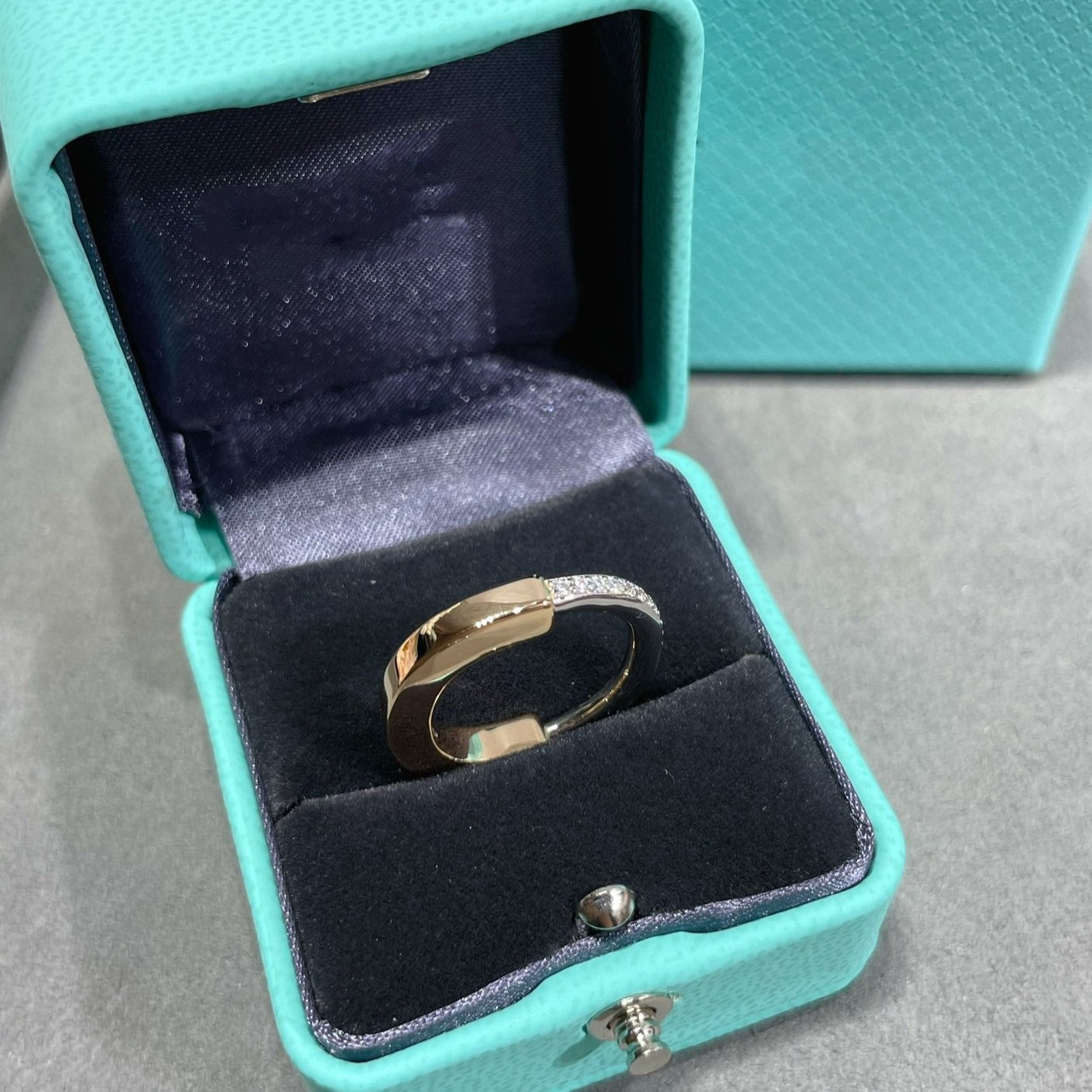 TIFFANY LOCK DIAMOND RING