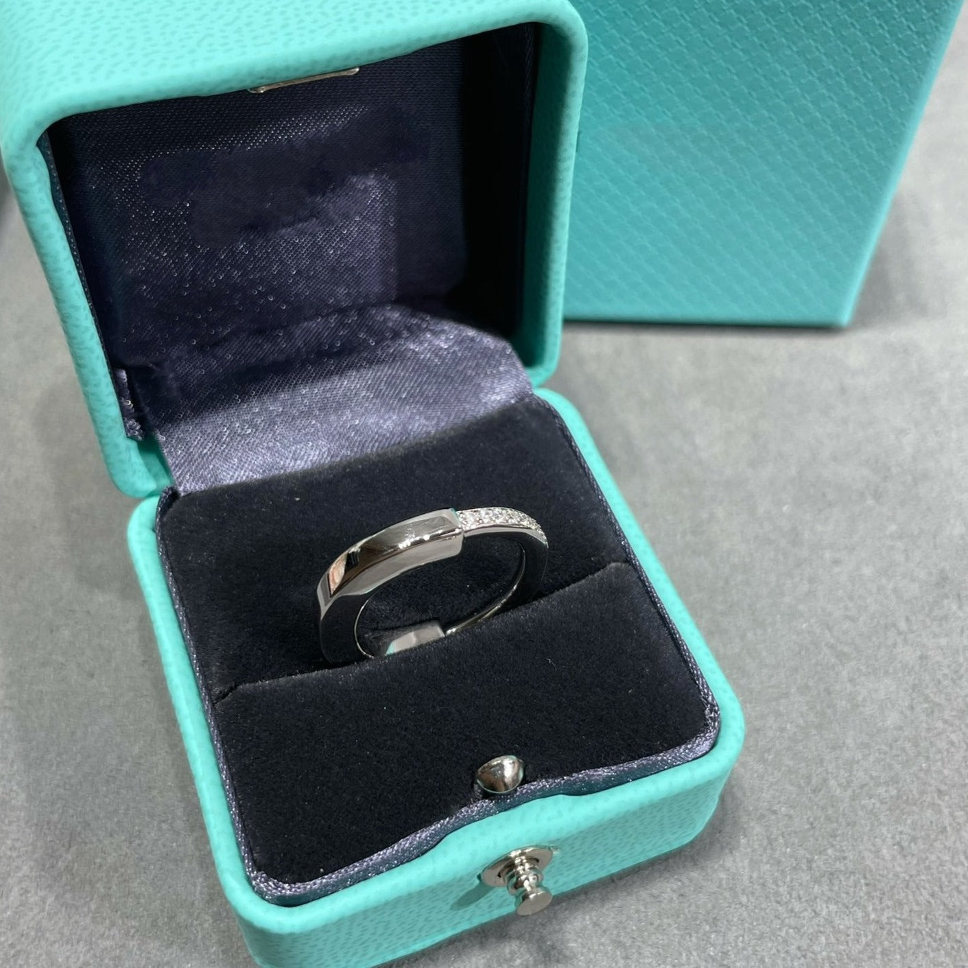 TIFFANY LOCK DIAMOND RING