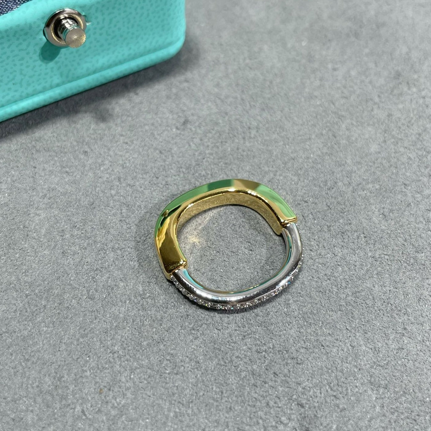 TIFFANY LOCK DIAMOND RING