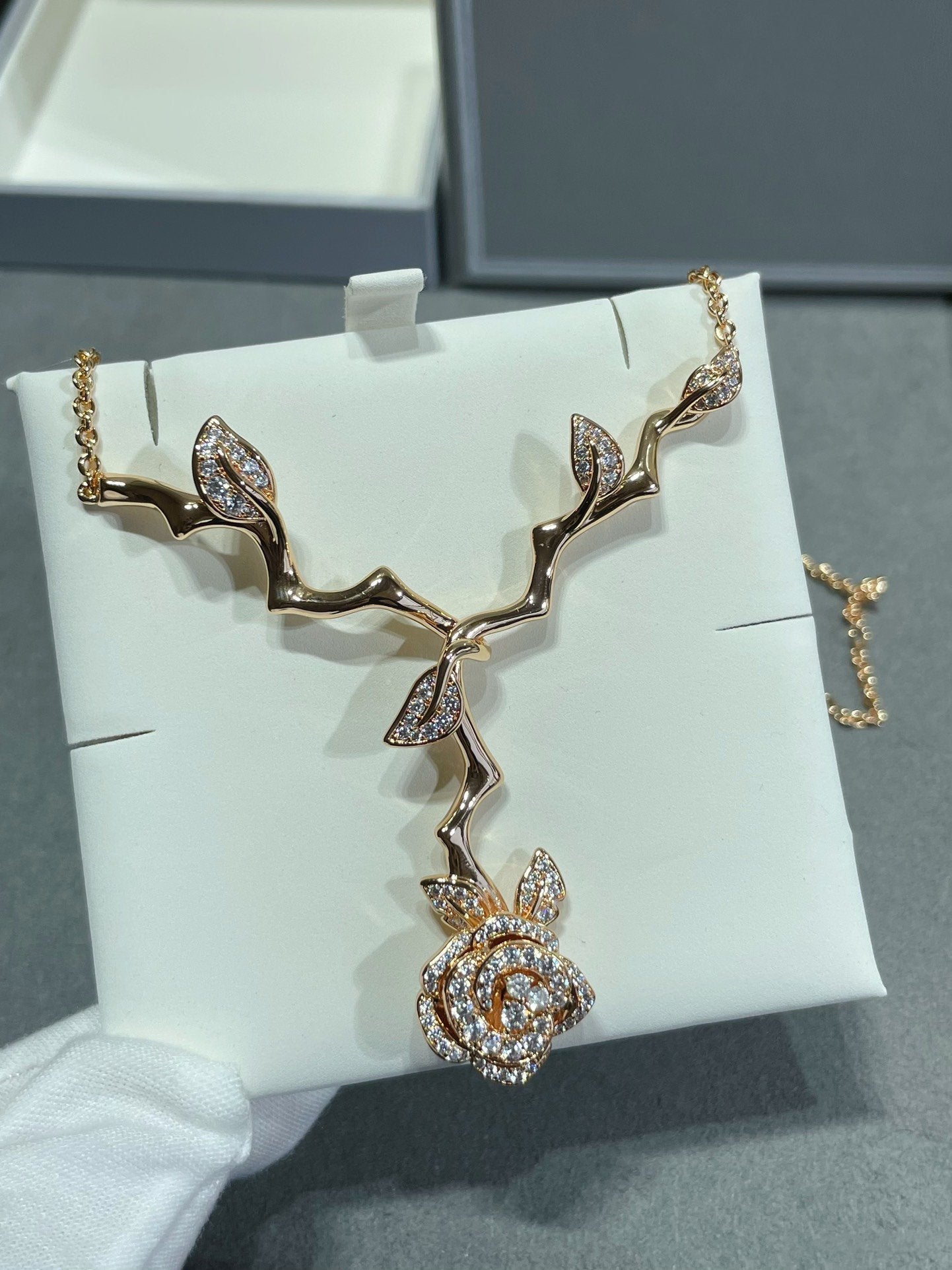 DIOR ROSE BAGATELLE DIAMOND NECKLACE