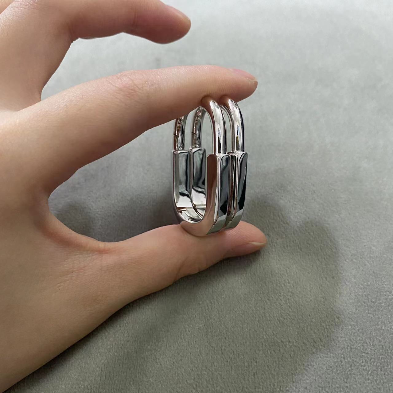 TIFFANY LOCK MEDIUM EARRINGS