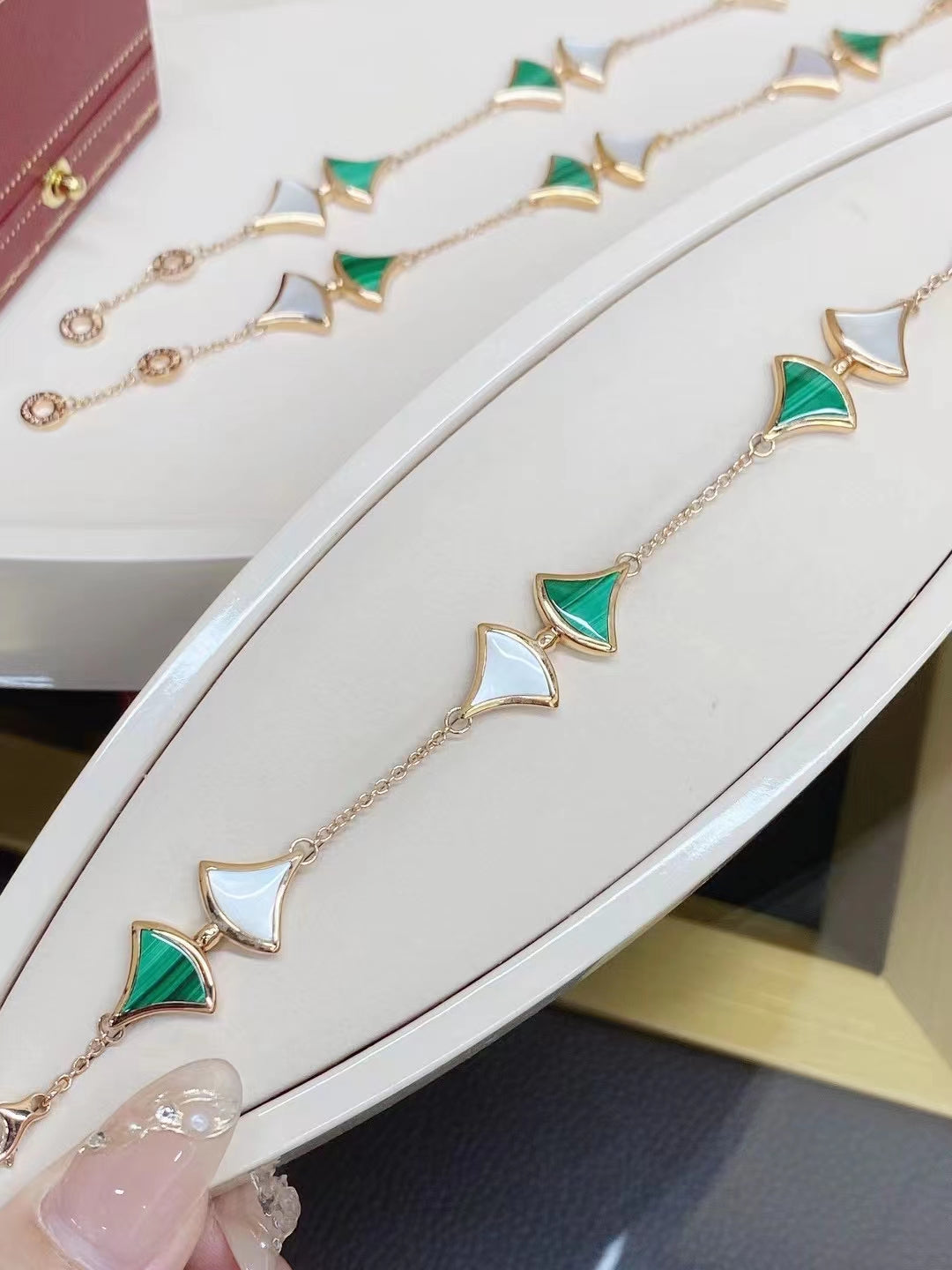 BVLGARI DREAM MOP AND MALACHITE BRACELET PINK GOLD