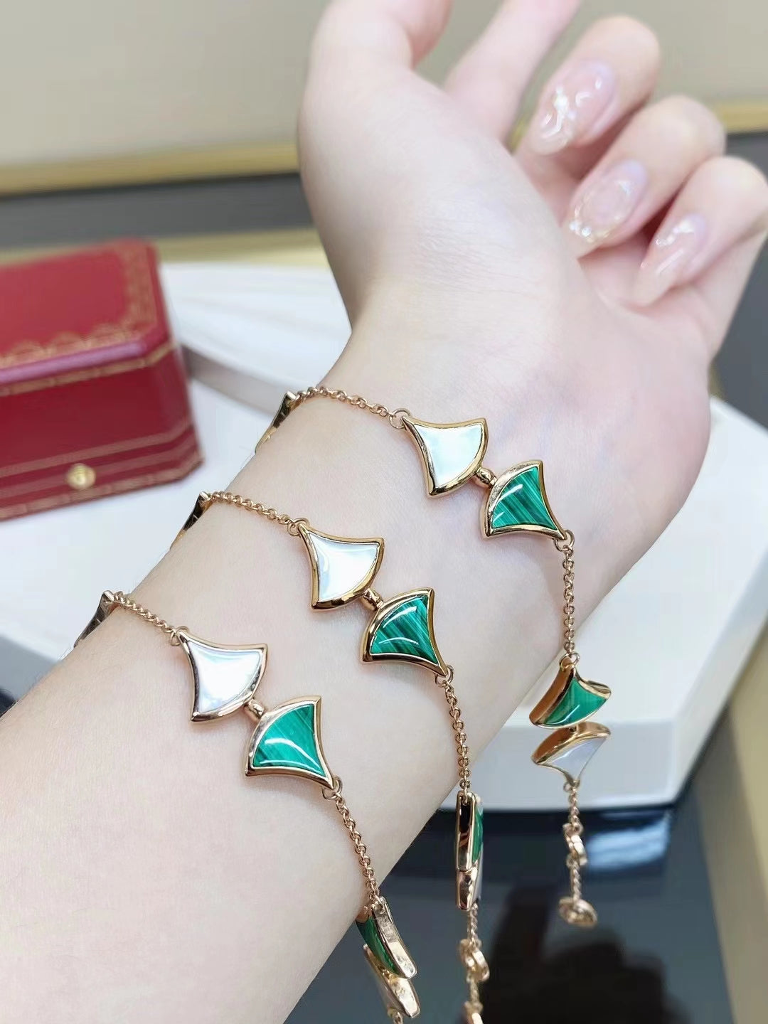 BVLGARI DREAM MOP AND MALACHITE BRACELET PINK GOLD